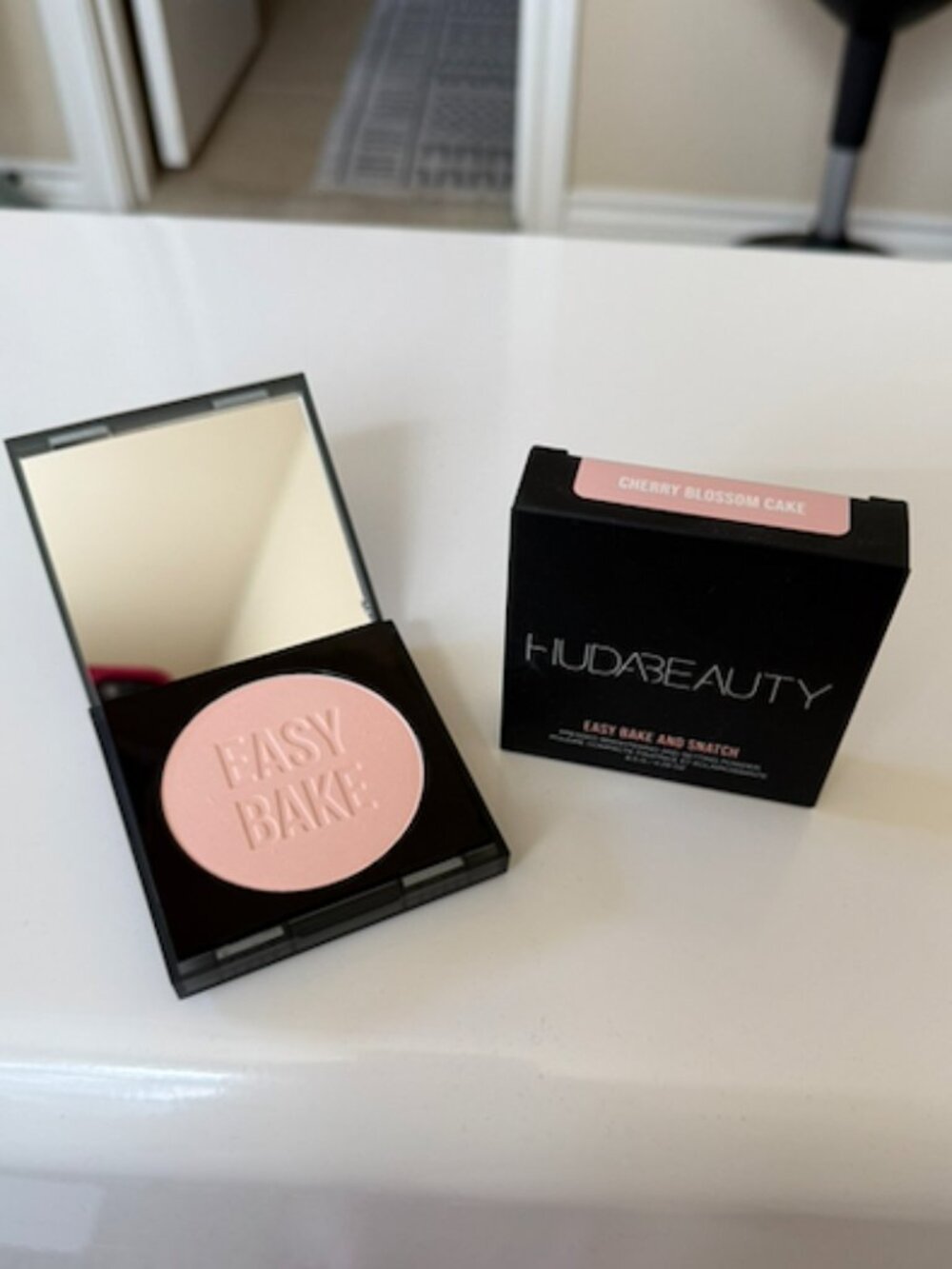 Huda Beauty Easy Bake and Snatch Pressed Powder - Cherry Blossom Cake
